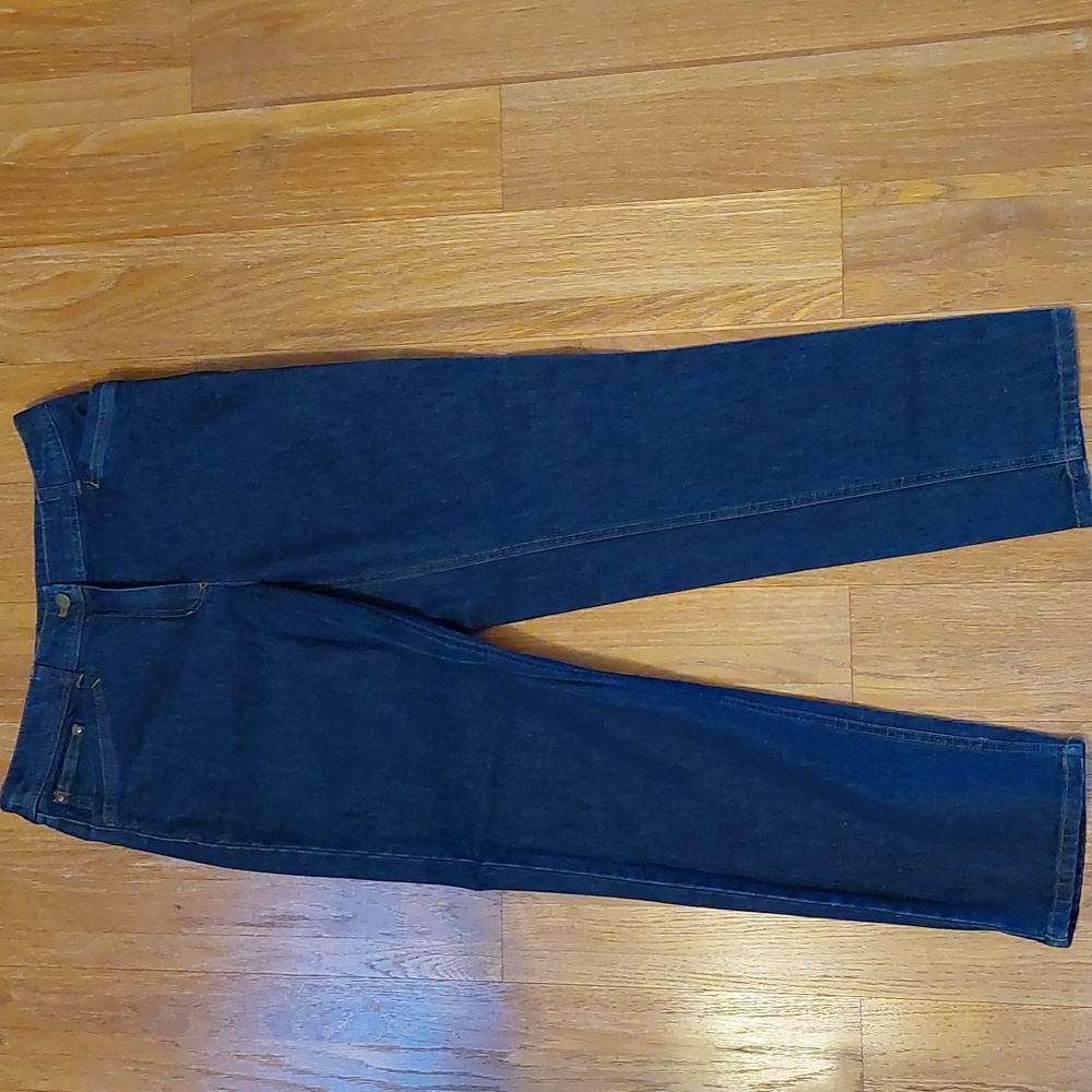 Jones New York Women’s 4 Dark Wash Stretch Straight Leg Jeans with Pockets